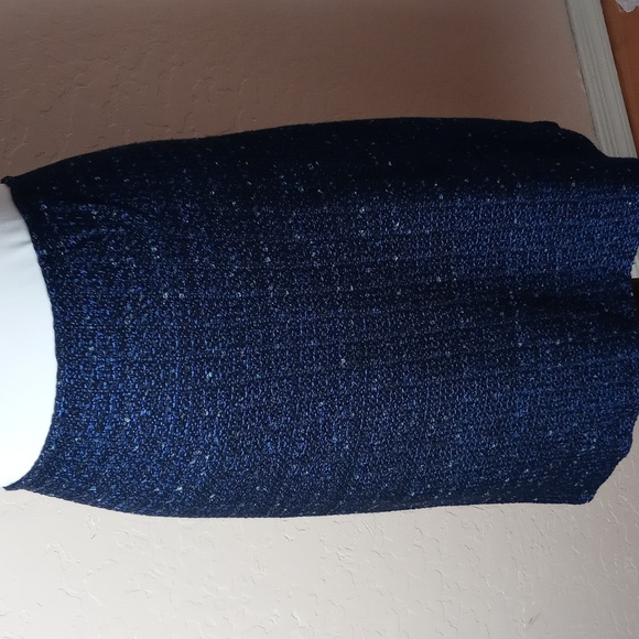 St. John Navy Blue Textured Tweed Midi Skirt - Picture 2 of 7